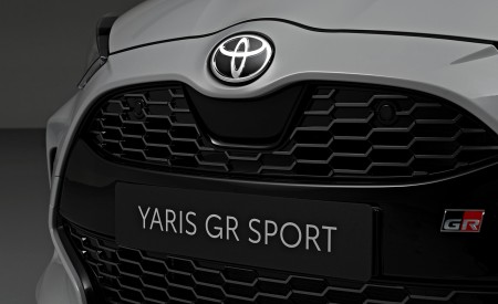2022 Toyota Yaris GR SPORT Grille Wallpapers 450x275 (7)