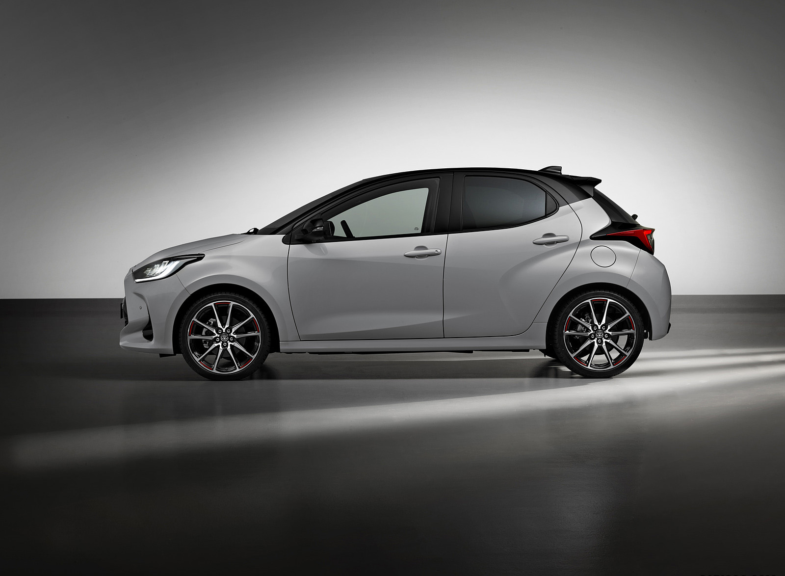 2022 Toyota Yaris GR SPORT Side Wallpapers (6)