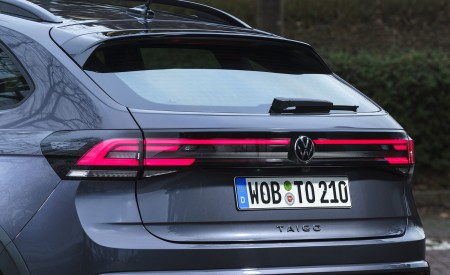 2022 Volkswagen Taigo R-Line (UK-Spec) Tail Light Wallpapers 450x275 (25)