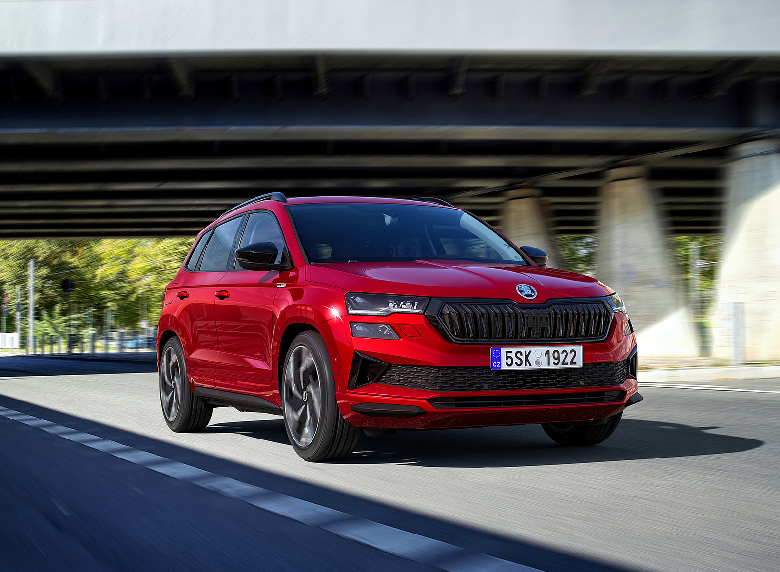 2022 Škoda Karoq SPORTLINE Front Three-Quarter Wallpapers #2 of 65