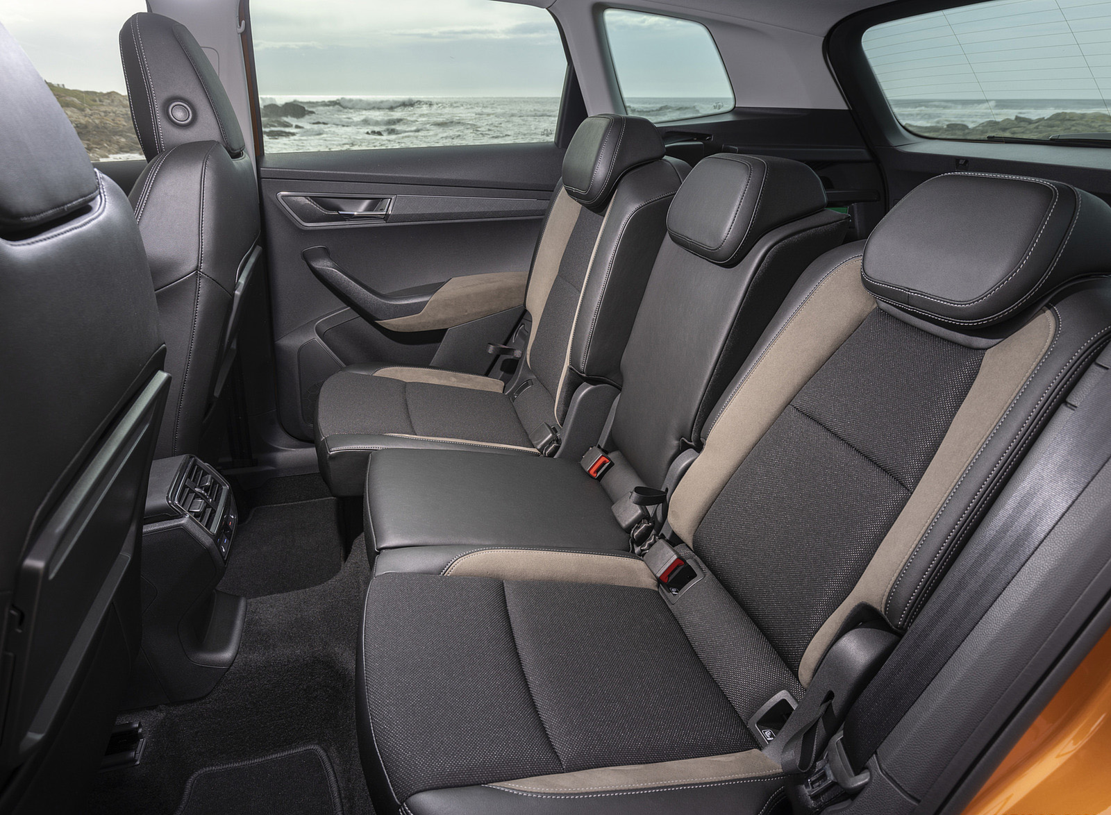 2022 Škoda Karoq Style Interior Rear Seats Wallpapers  #125 of 140