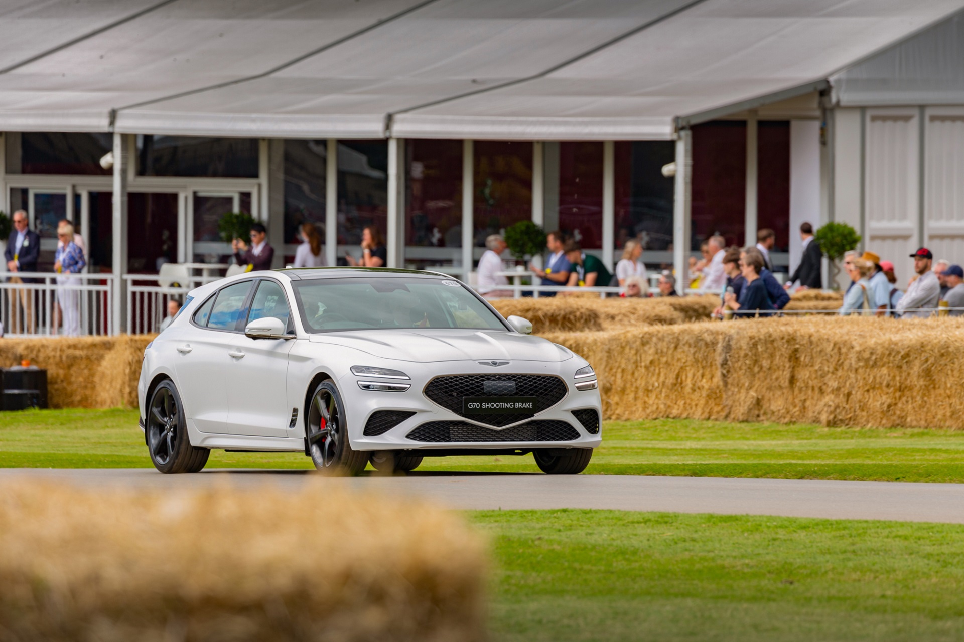 2022 Genesis G70 Shooting Brake (UK-Spec) Front Three-Quarter Wallpapers #7 of 29