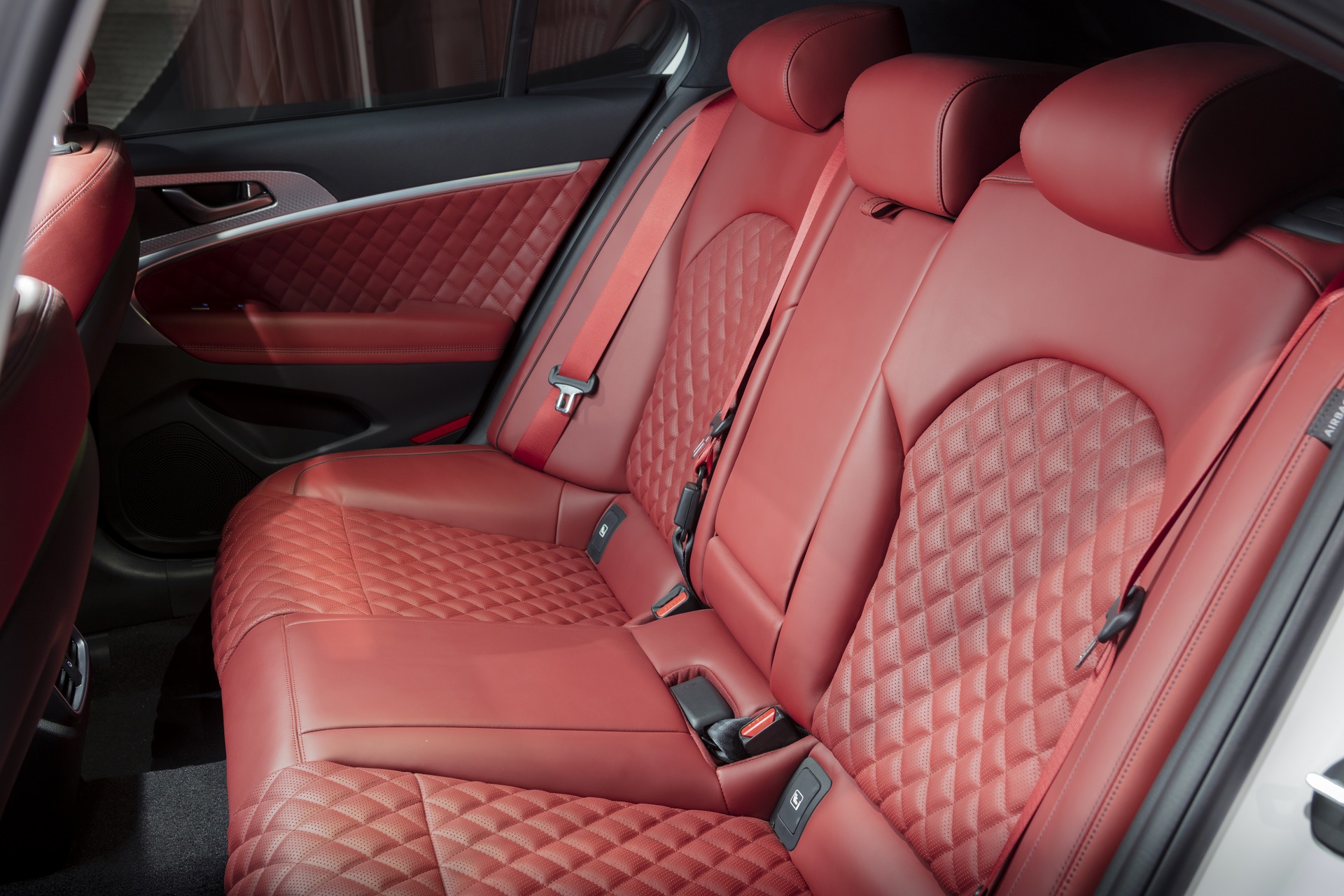 2022 Genesis G70 Shooting Brake (UK-Spec) Interior Rear Seats Wallpapers #29 of 29