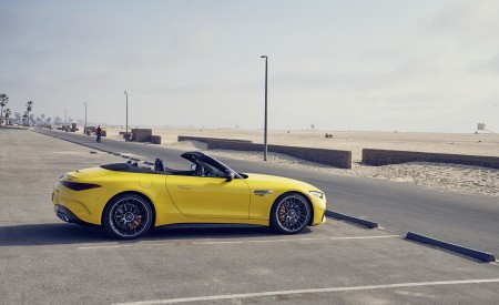 2022 Mercedes-AMG SL 63 4Matic+ (US-Spec) Side Wallpapers 450x275 (16)