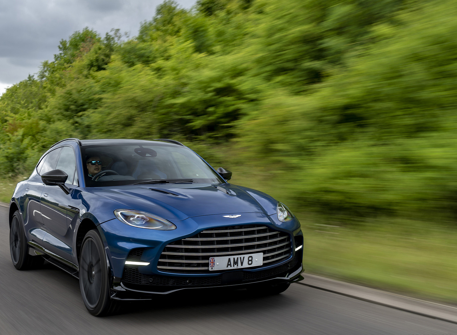 2023 Aston Martin DBX707 (Color: Plasma Blue) Front Three-Quarter Wallpapers #10 of 118