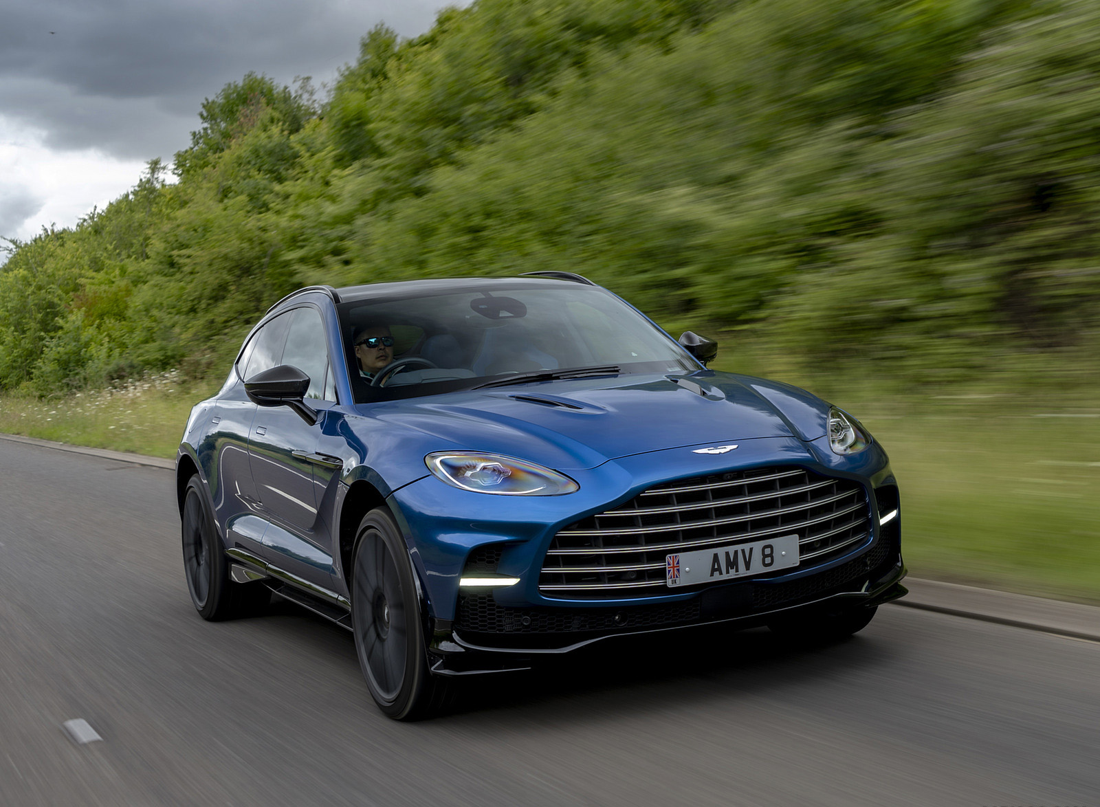 2023 Aston Martin DBX707 (Color: Plasma Blue) Front Three-Quarter Wallpapers #5 of 118