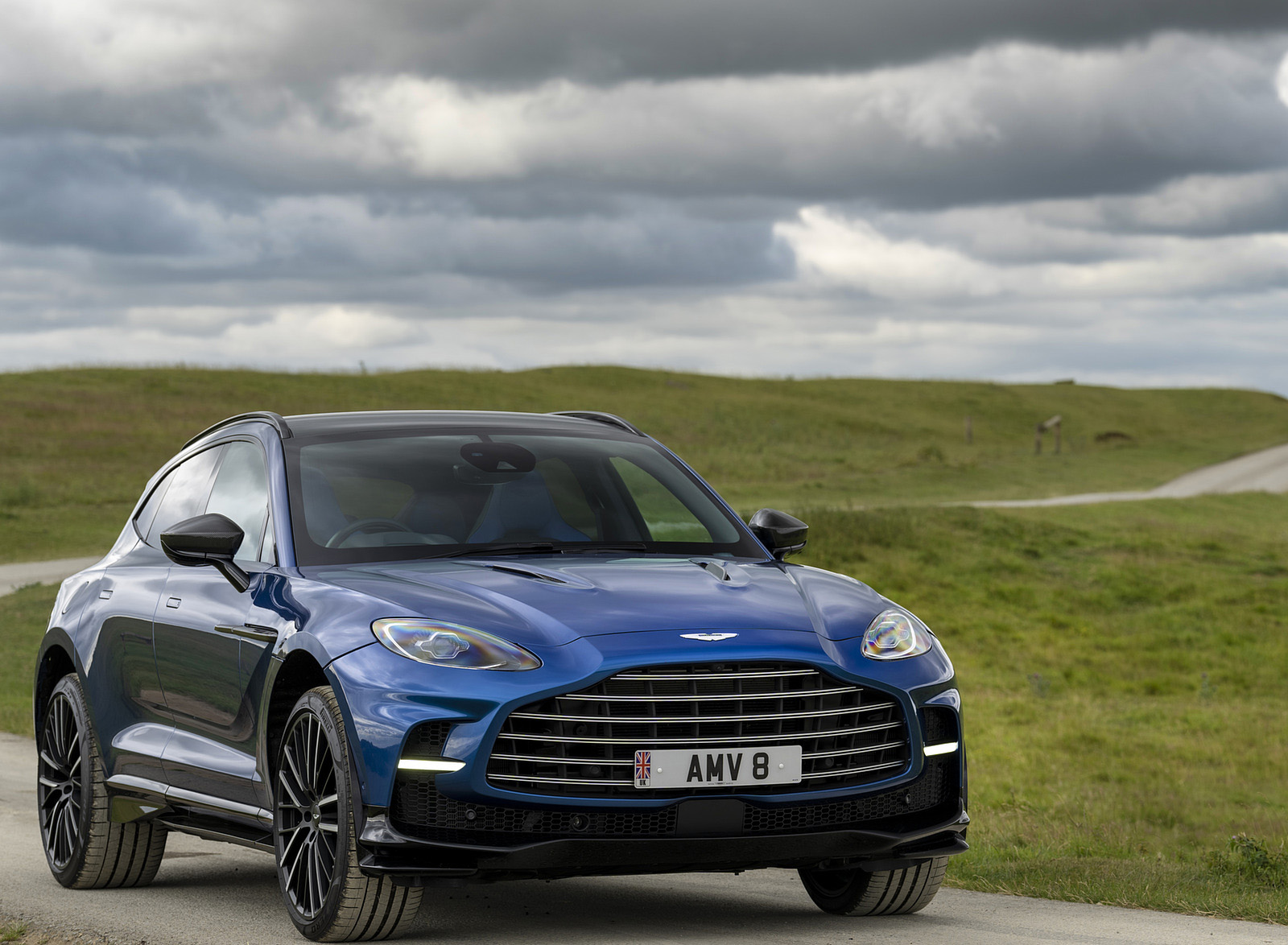 2023 Aston Martin DBX707 (Color: Plasma Blue) Front Wallpapers #51 of 118