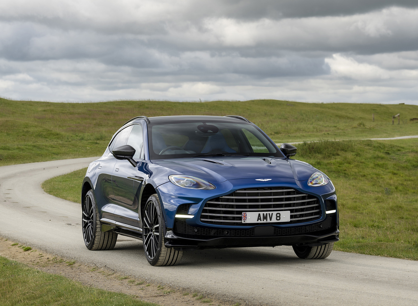 2023 Aston Martin DBX707 (Color: Plasma Blue) Front Wallpapers #52 of 118