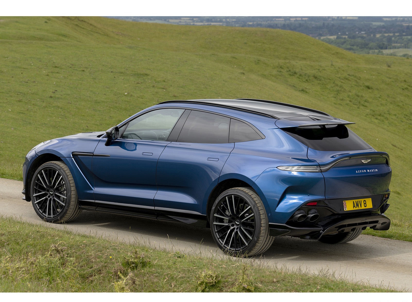 2023 Aston Martin DBX707 (Color: Plasma Blue) Rear Three-Quarter Wallpapers #65 of 118