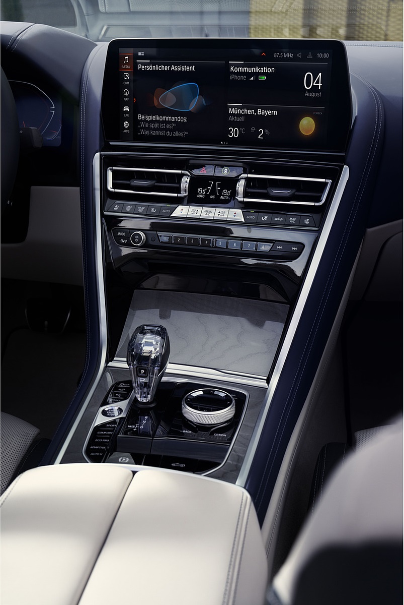 2023 BMW 8 Series Convertible Central Console Wallpapers #23 of 28