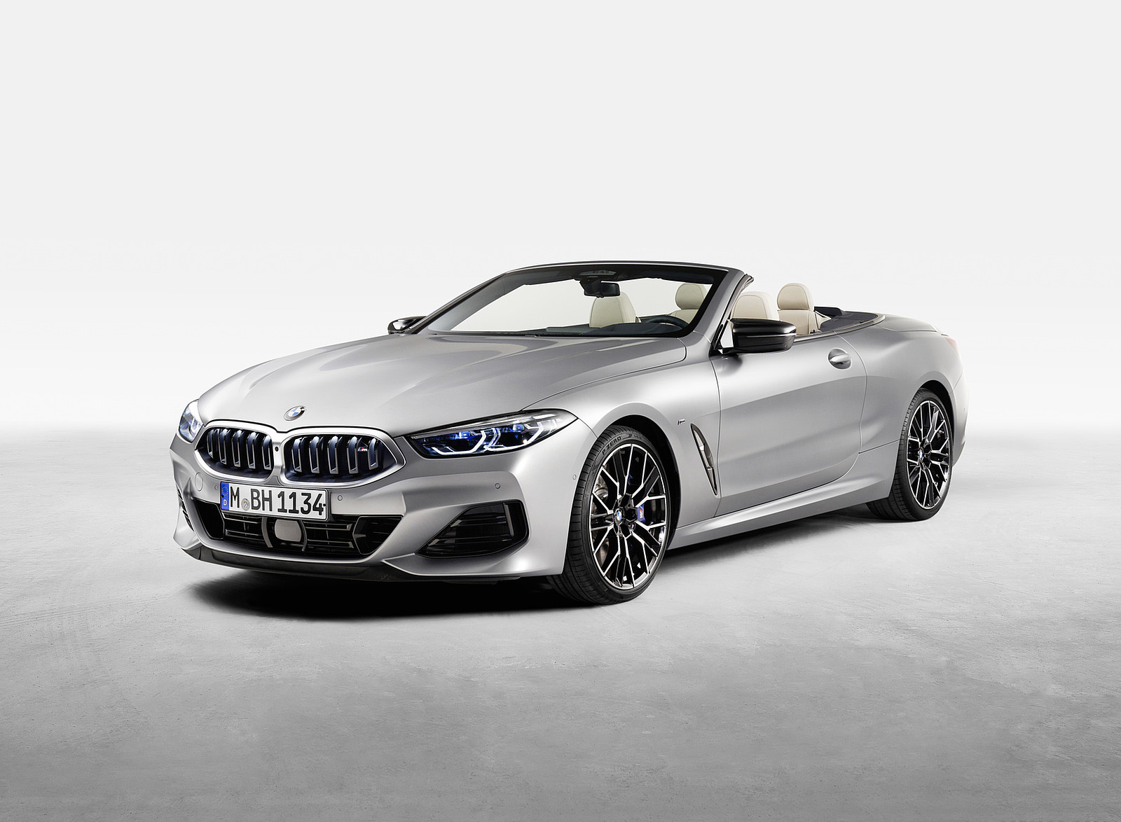 2023 BMW 8 Series Convertible Front Three-Quarter Wallpapers #12 of 28