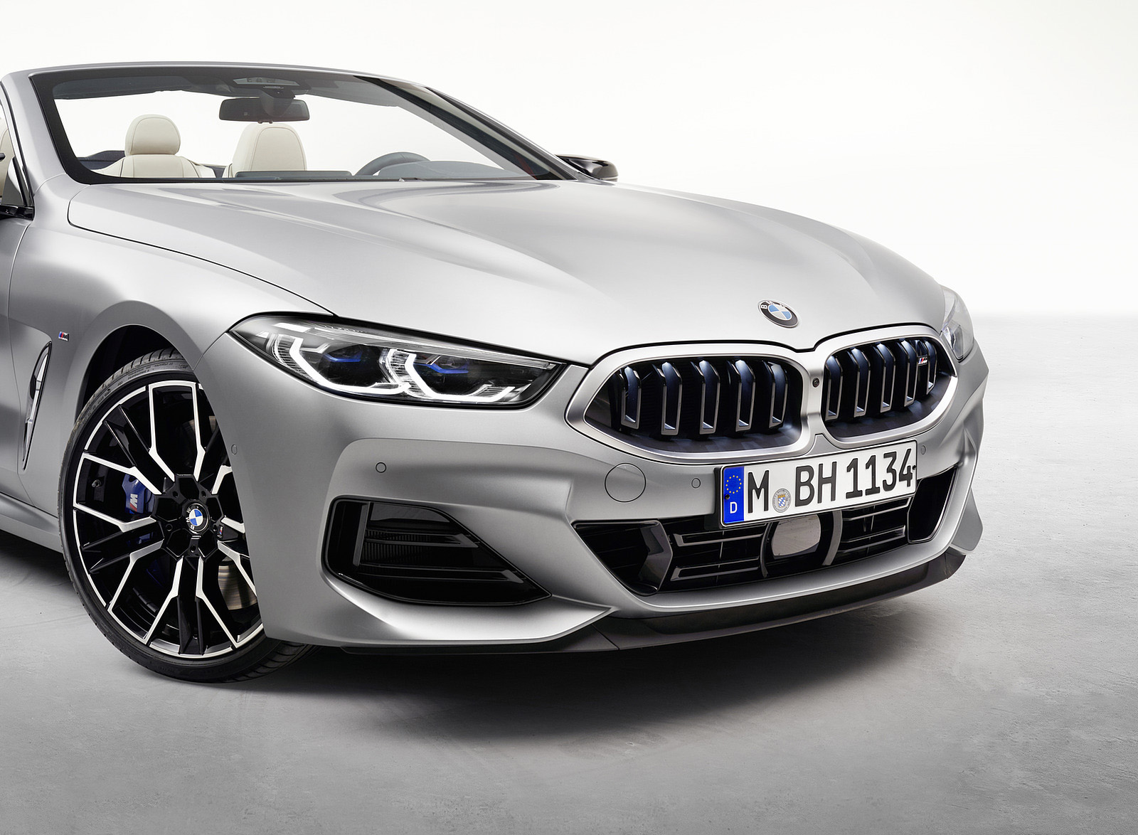 2023 BMW 8 Series Convertible Front Wallpapers  #14 of 28