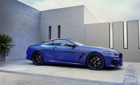 2023 BMW 8 Series Coupe Front Three-Quarter Wallpapers 450x275 (14)