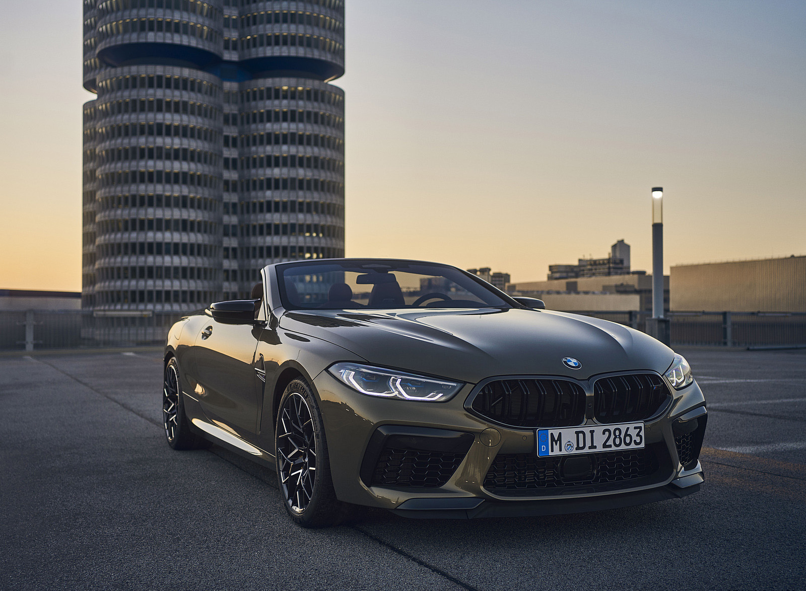 2023 BMW M8 Competition Convertible Front Wallpapers (7)