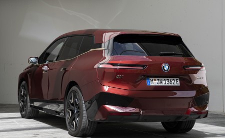 2023 BMW iX M60 Rear Three-Quarter Wallpapers 450x275 (161)