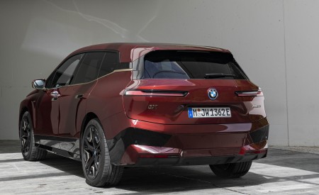 2023 BMW iX M60 Rear Three-Quarter Wallpapers 450x275 (162)
