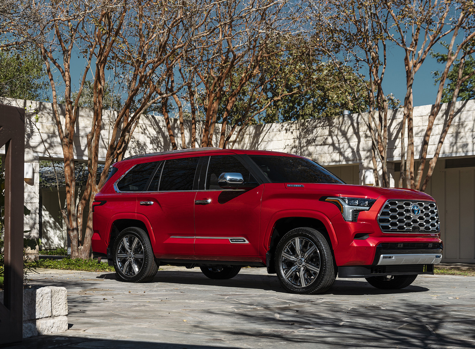 2023 Toyota Sequoia Capstone Front Three-Quarter Wallpapers (2)