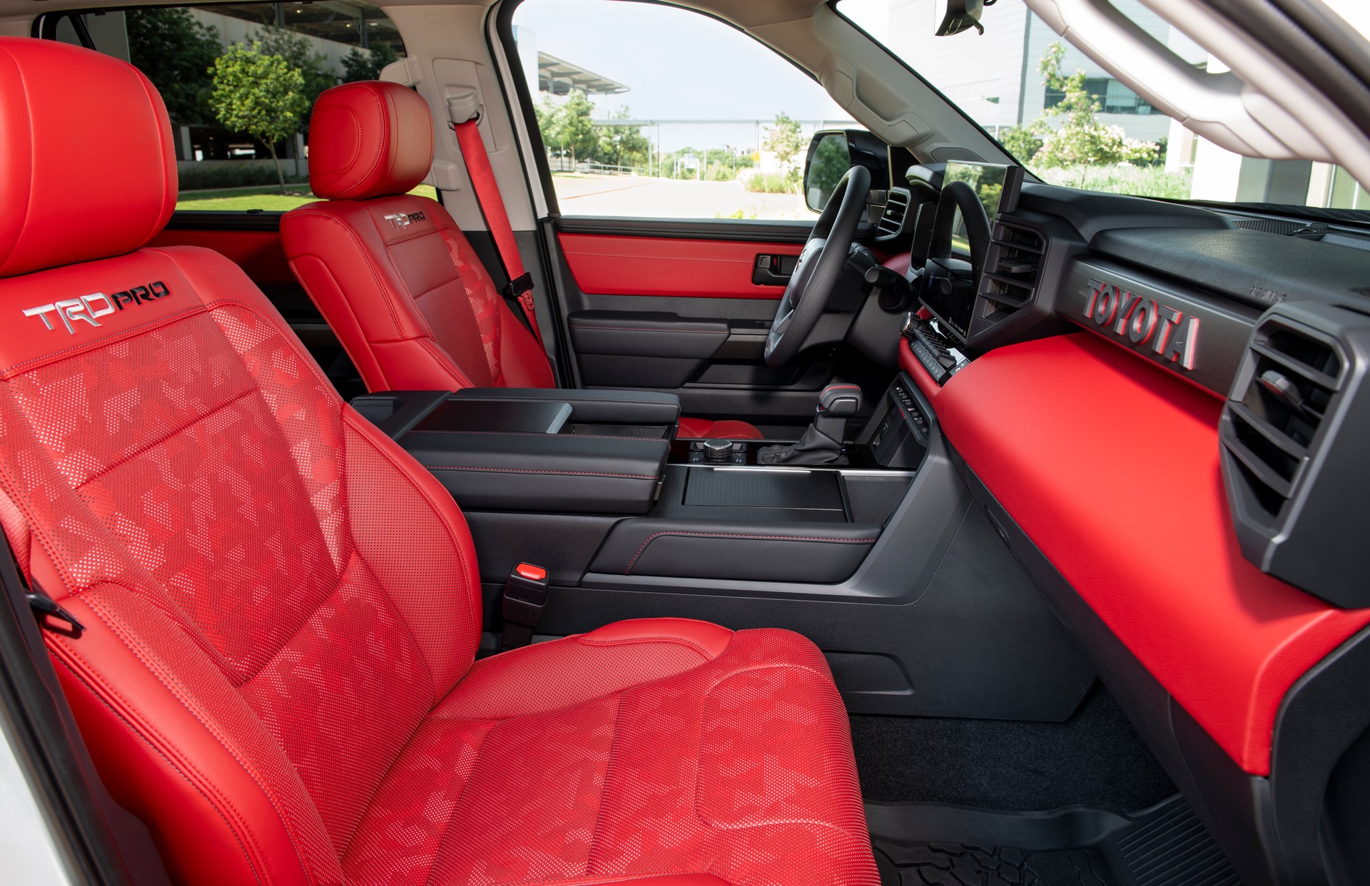 Новая Toyota Sequoia 2022