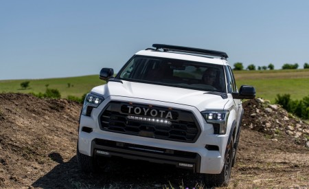 2023 Toyota Sequoia TRD Pro Off-Road Wallpapers 450x275 (58)