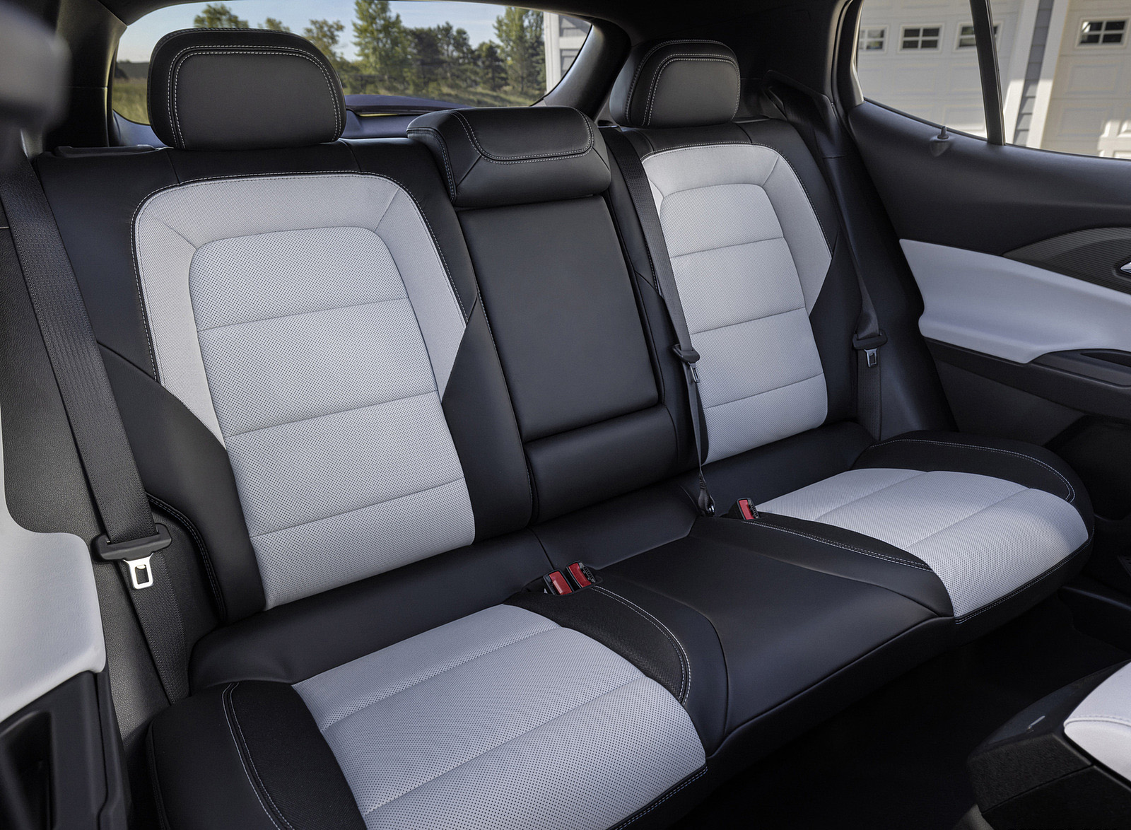 2024 Chevrolet Equinox EV 3LT Interior Rear Seats Wallpapers #26 of 33