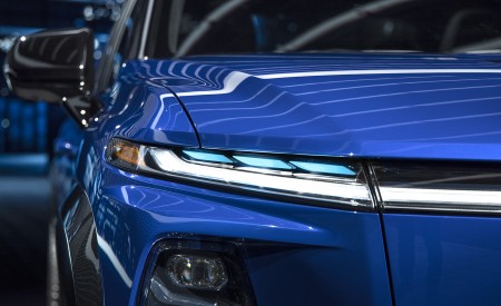 2024 Chevrolet Silverado EV RST Headlight Wallpapers 450x275 (9)