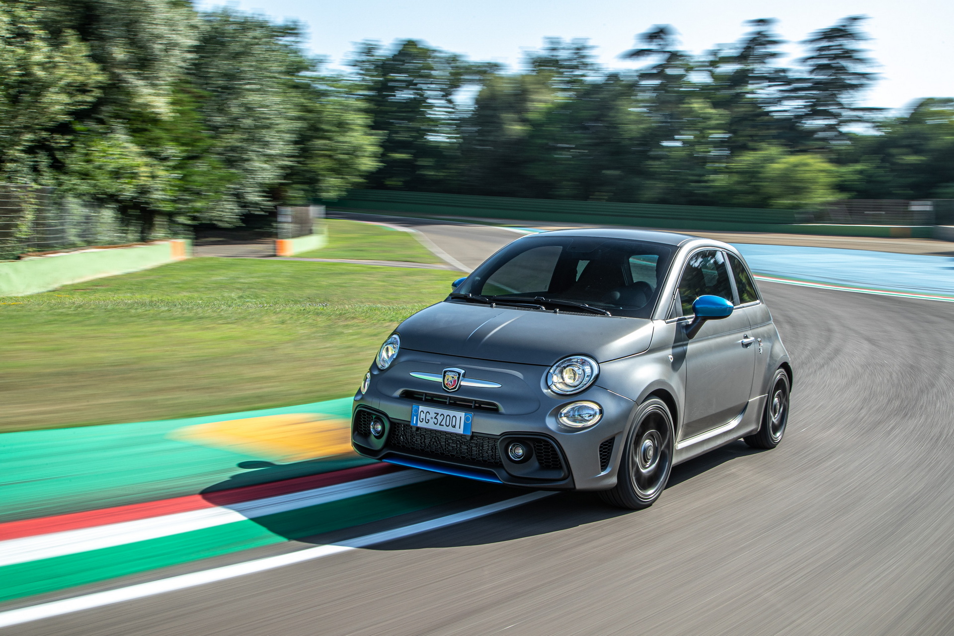 2022 Abarth F595 Front Three-Quarter Wallpapers (4)