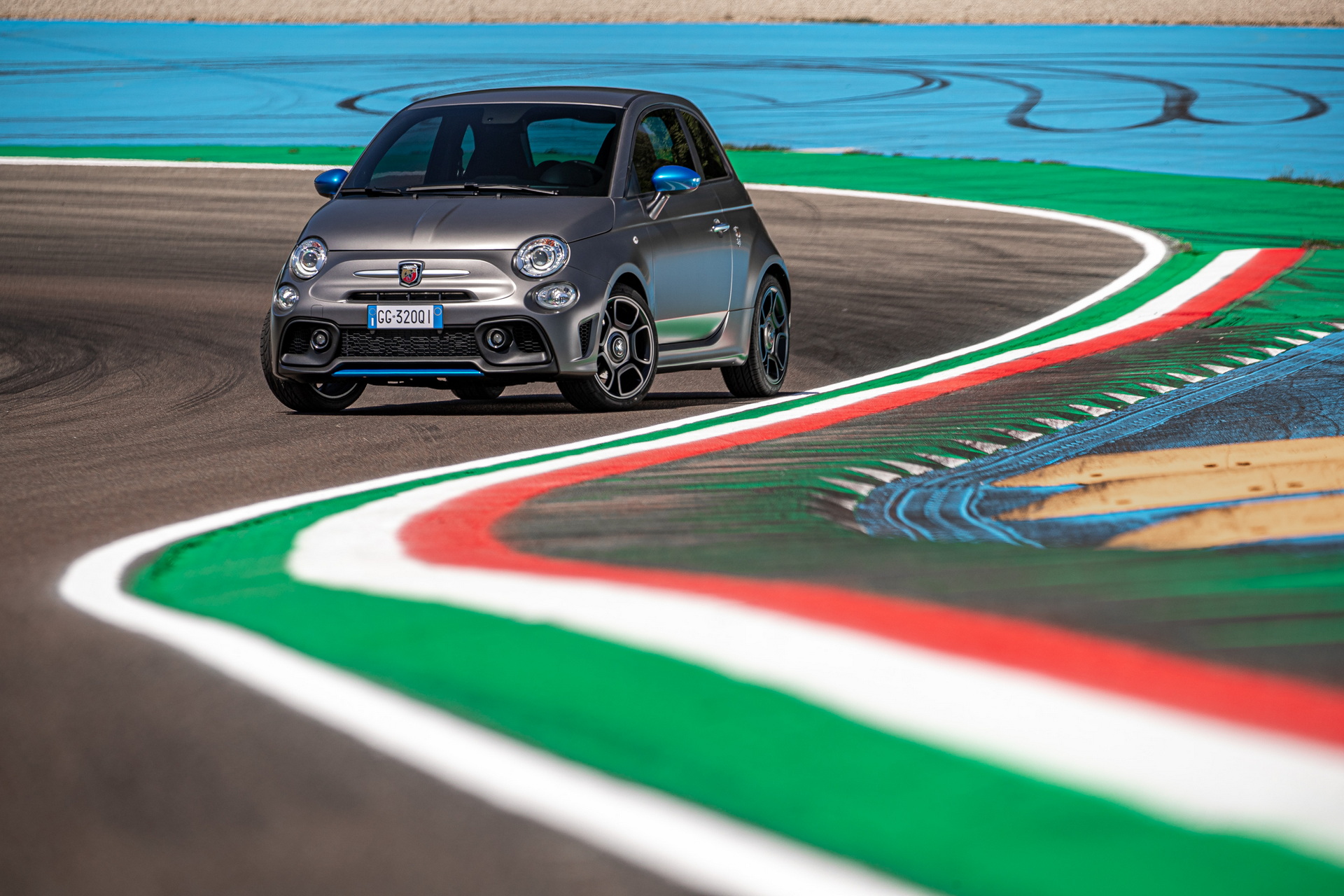 2022 Abarth F595 Front Three-Quarter Wallpapers #5 of 24