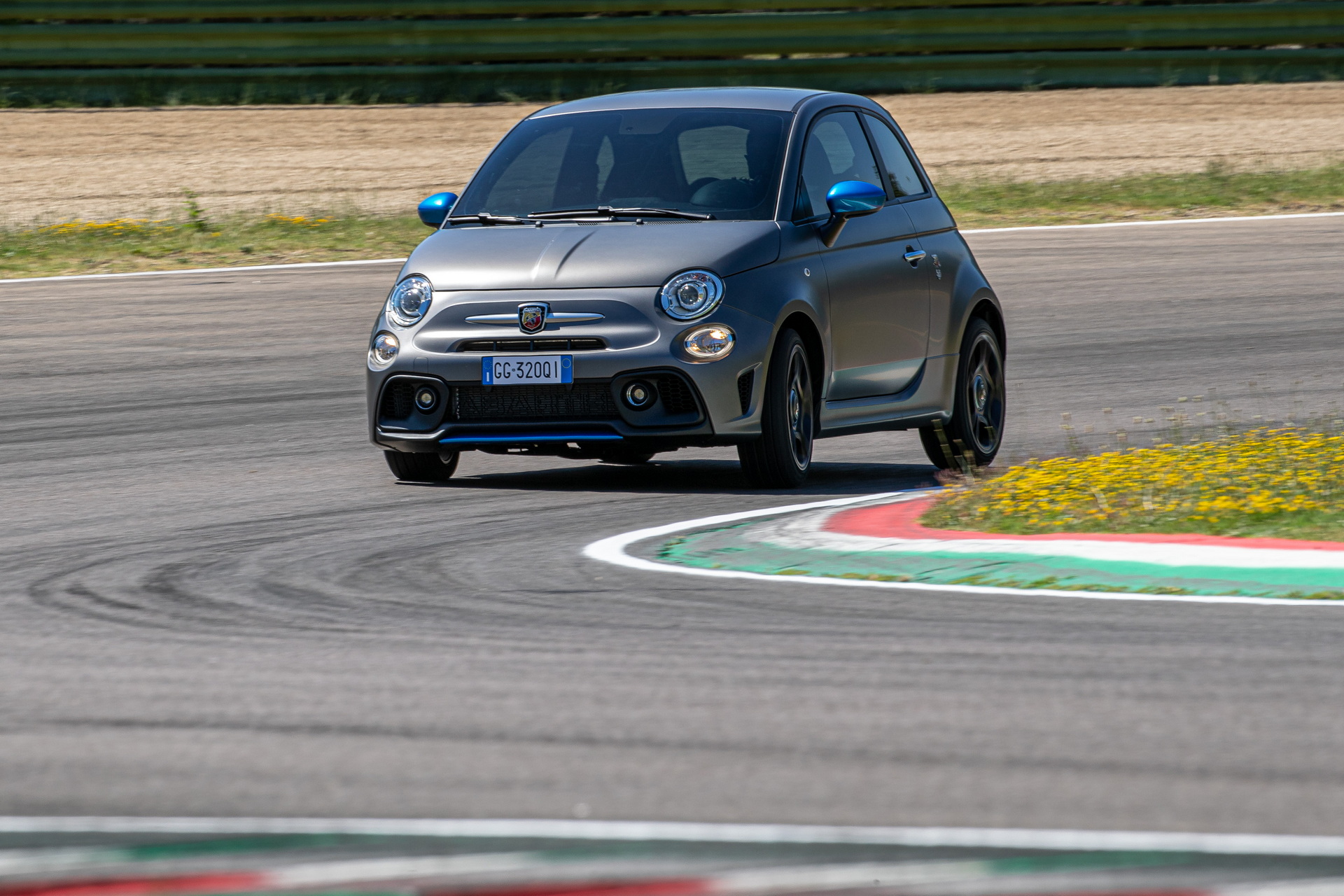 2022 Abarth F595 Front Three-Quarter Wallpapers (7)
