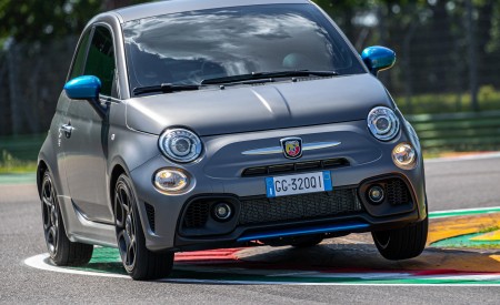 2022 Abarth F595 Front Wallpapers 450x275 (2)