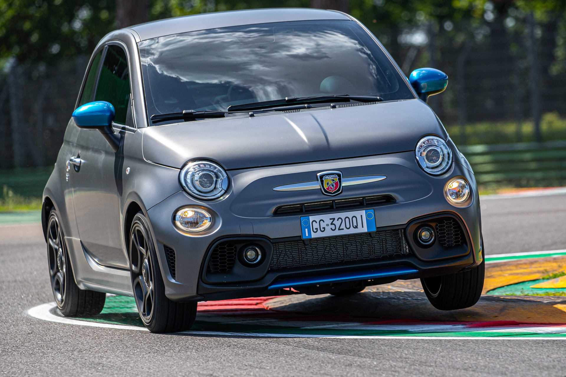 2022 Abarth F595 Front Wallpapers #2 of 24