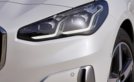 2022 BMW 2 Series 220i Active Tourer Headlight Wallpapers 450x275 (55)