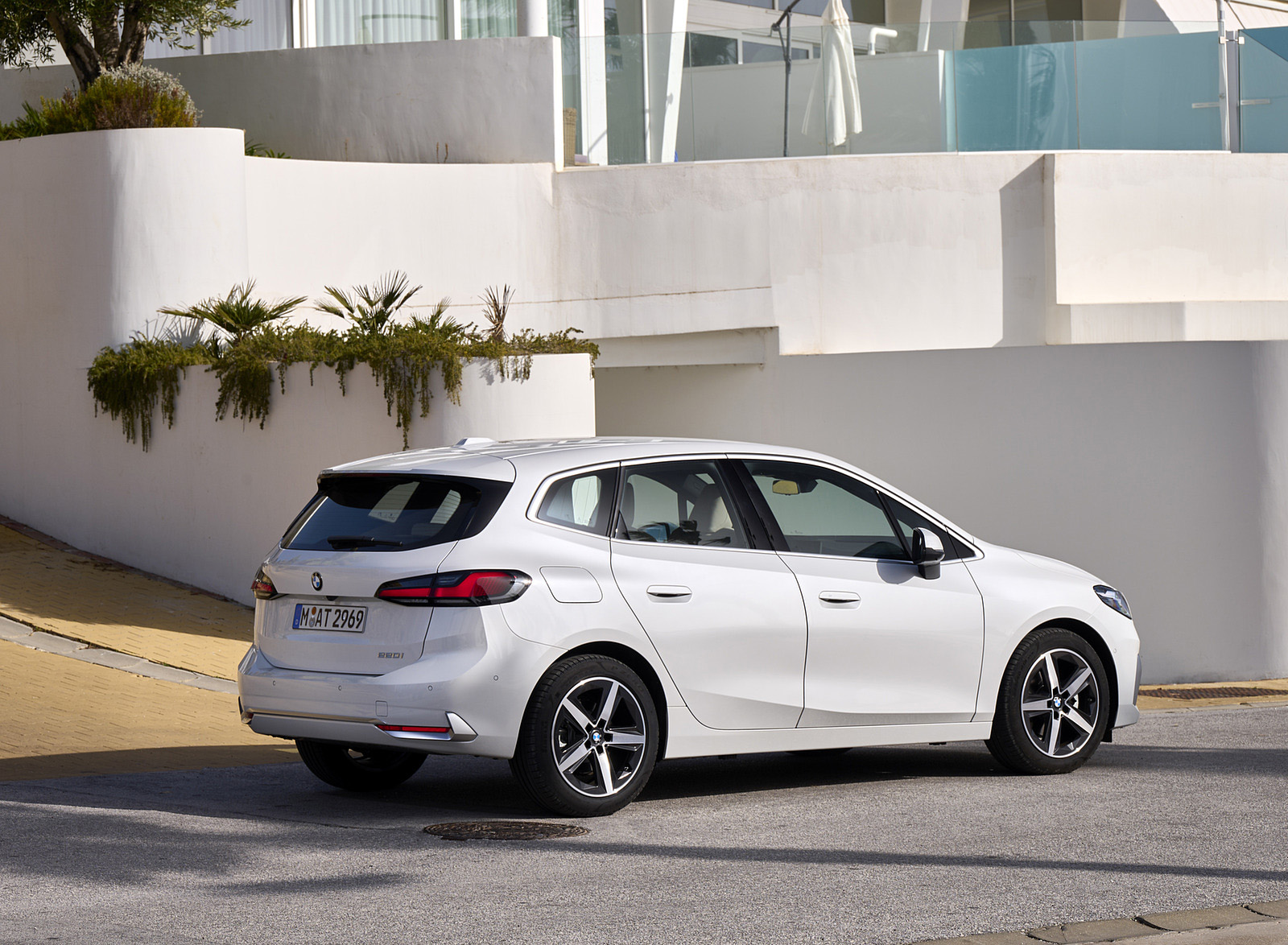 2022 BMW 2 Series 220i Active Tourer Rear Three-Quarter Wallpapers #44 of 87