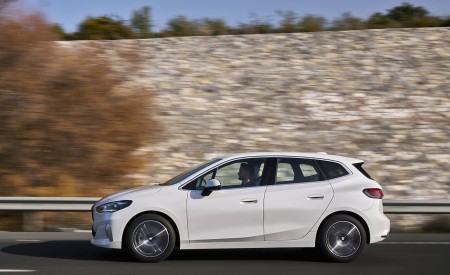 2022 BMW 2 Series 220i Active Tourer Side Wallpapers 450x275 (31)