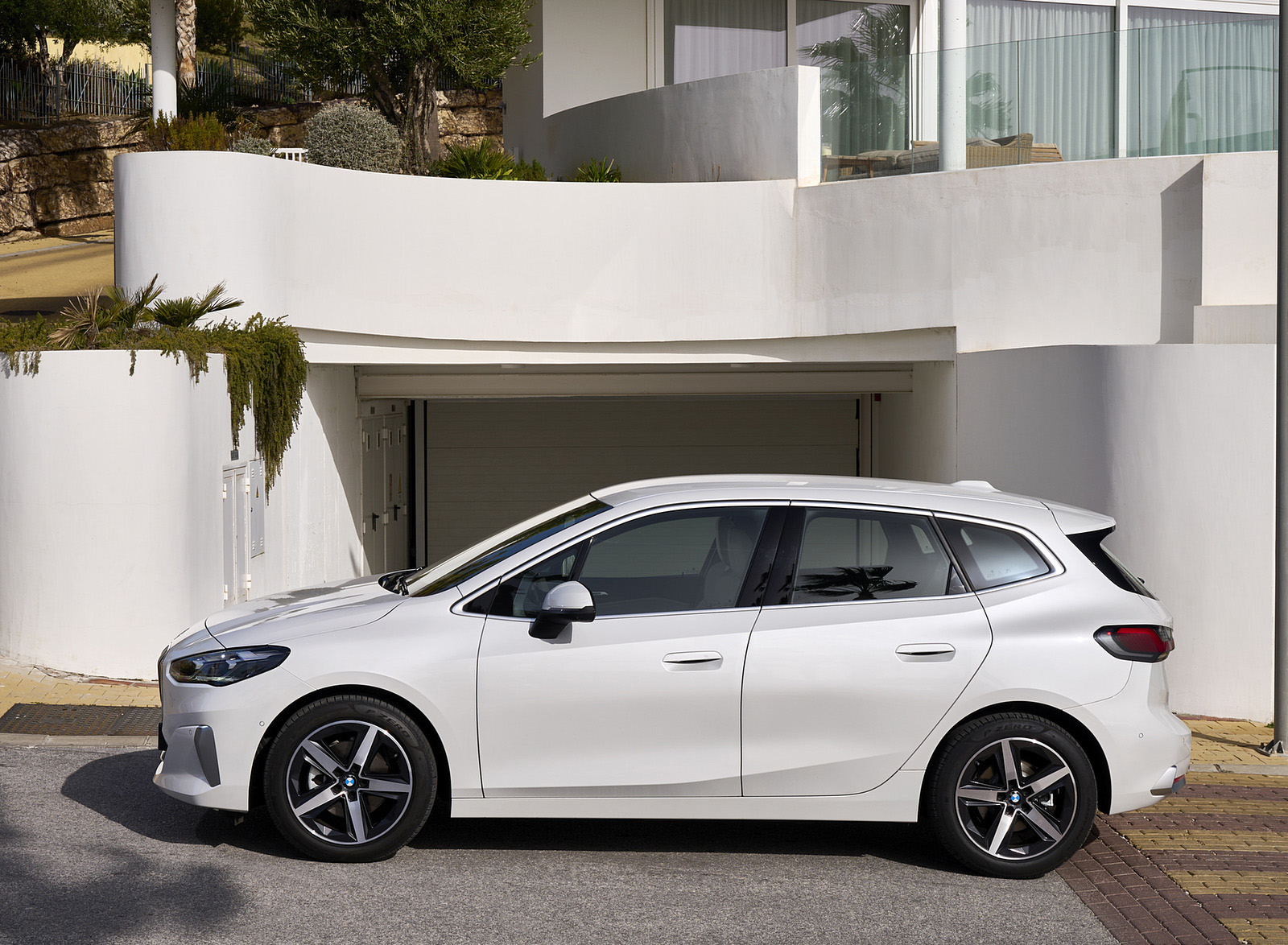 2022 BMW 2 Series 220i Active Tourer Side Wallpapers #46 of 87