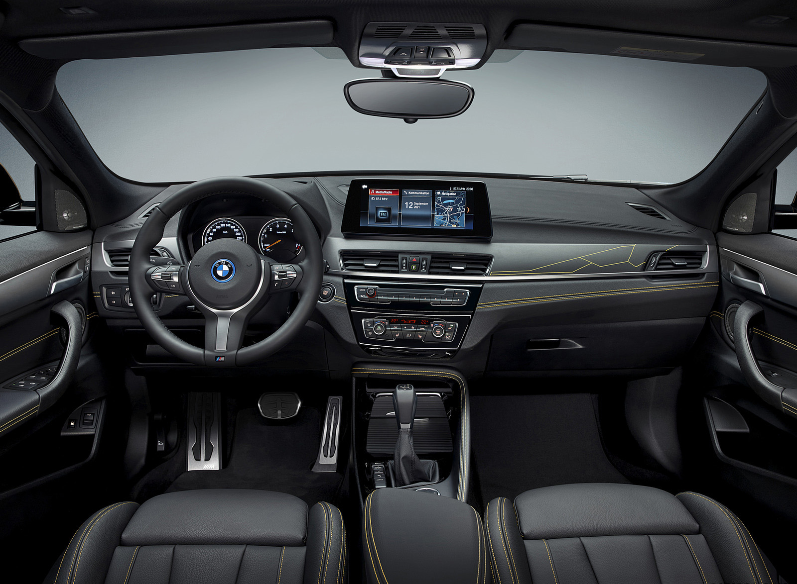 2022 BMW X2 GoldPlay Edition Interior Cockpit Wallpapers #56 of 65