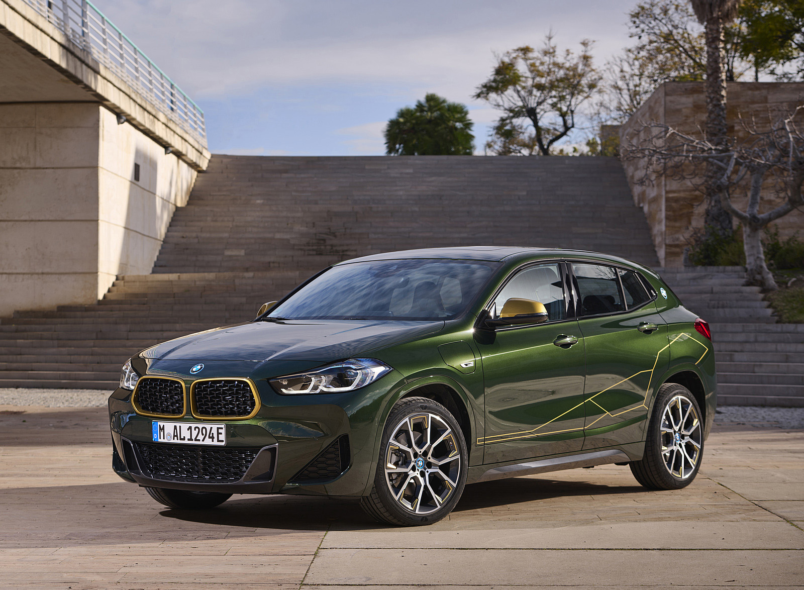 2022 BMW X2 GoldPlay Edition xDrive25e Front Three-Quarter Wallpapers #16 of 65