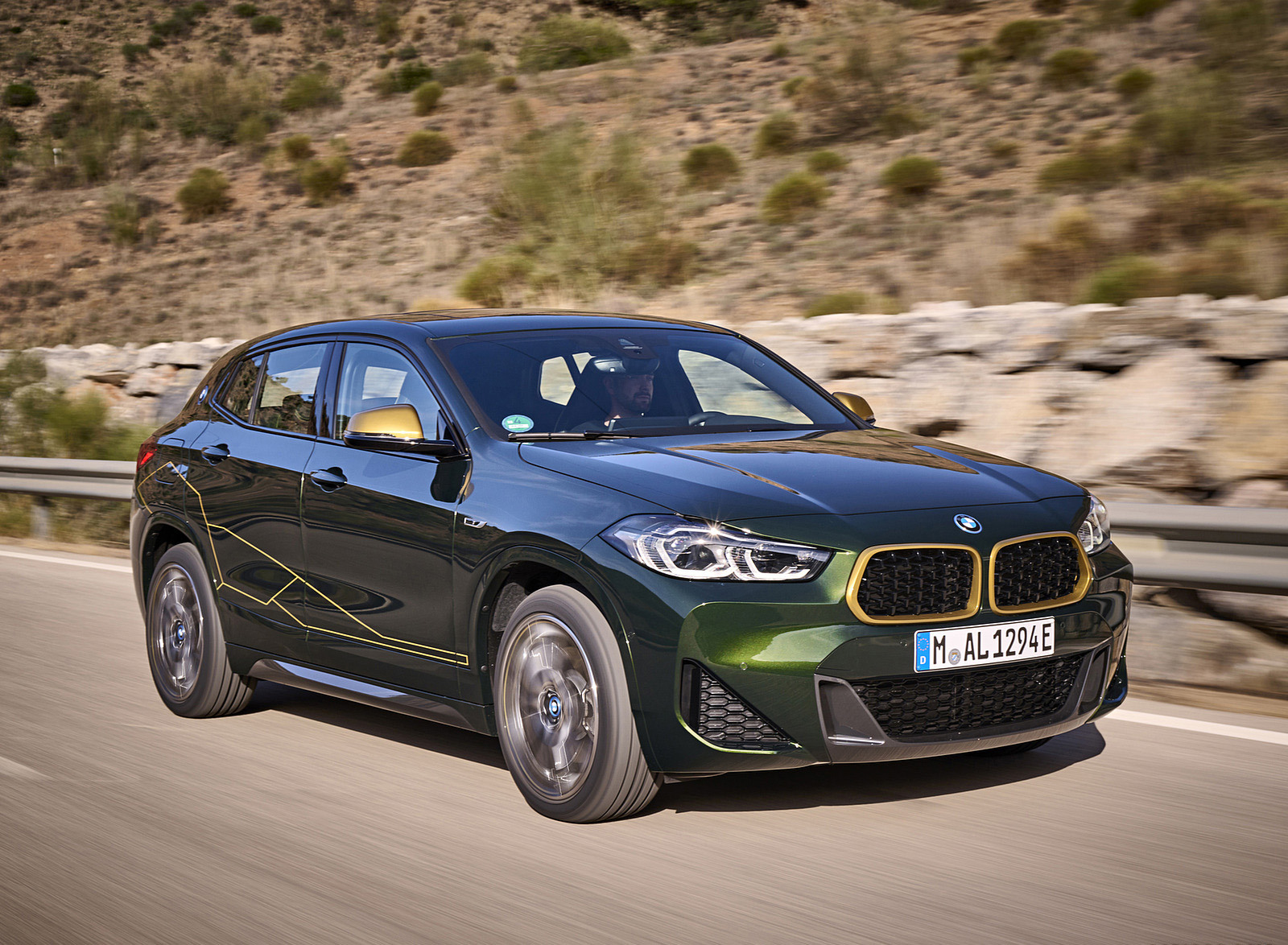 2022 BMW X2 GoldPlay Edition xDrive25e Front Three-Quarter Wallpapers (1)
