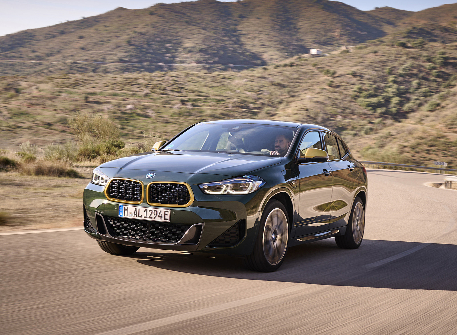 2022 BMW X2 GoldPlay Edition xDrive25e Front Three-Quarter Wallpapers (3)
