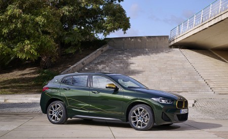 2022 BMW X2 GoldPlay Edition xDrive25e Front Three-Quarter Wallpapers 450x275 (19)