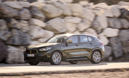 2022 BMW X2 GoldPlay Edition xDrive25e Front Three-Quarter Wallpapers 450x275 (13)