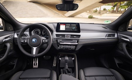 2022 BMW X2 GoldPlay Edition xDrive25e Interior Cockpit Wallpapers 450x275 (43)