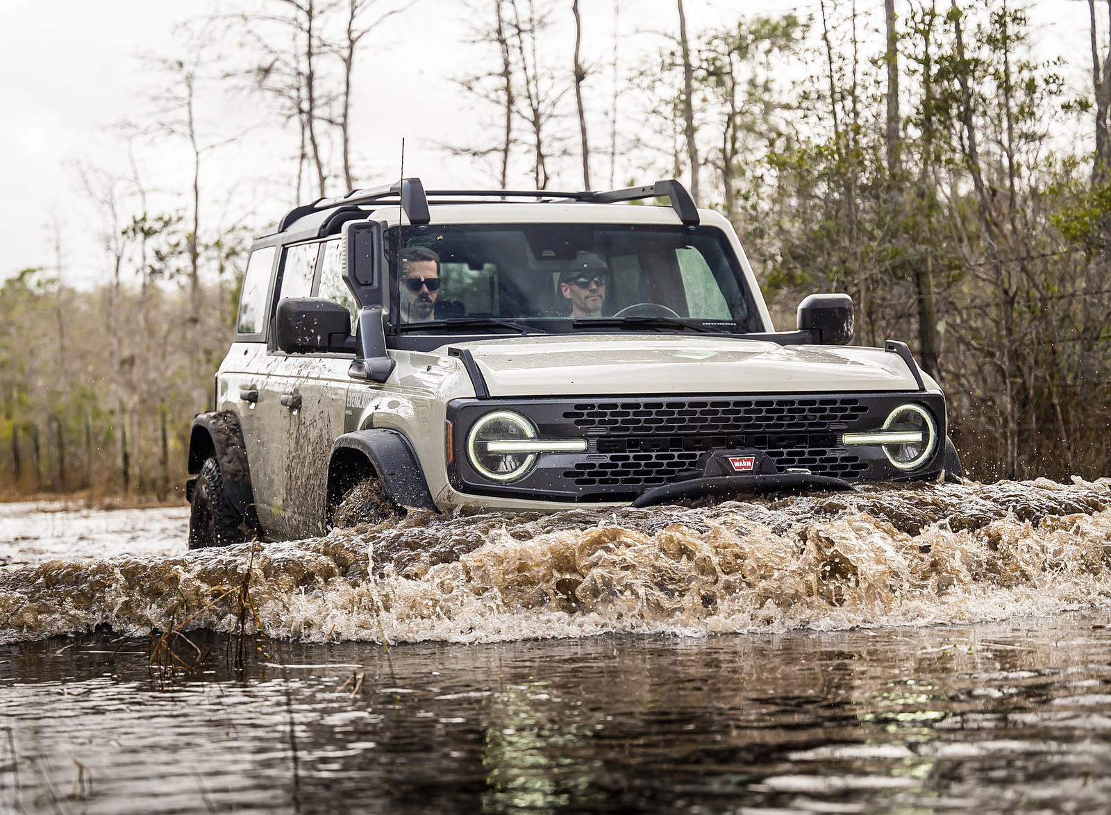 2022 Ford Bronco Everglades (Color: Desert Sand) Water fording Wallpapers (1)