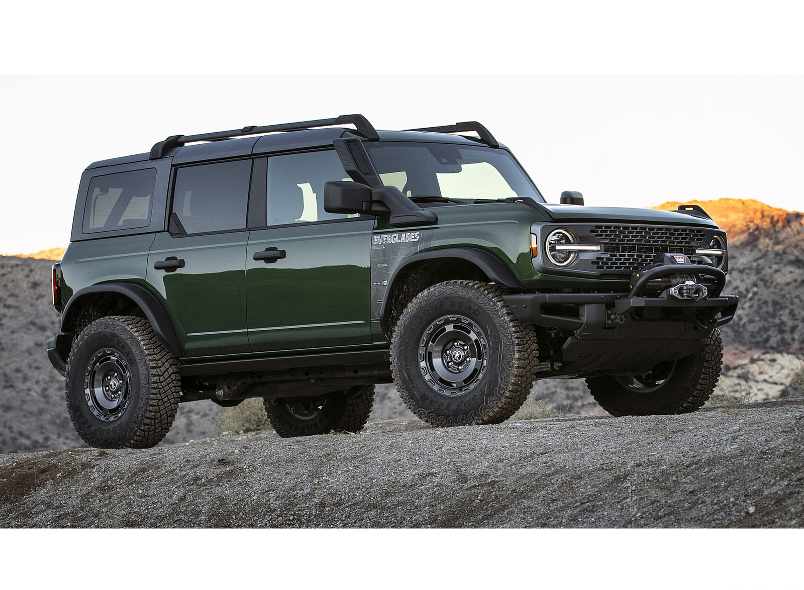 2022 Ford Bronco Everglades (Color: Eruption Green) Front Three-Quarter Wallpapers #37 of 46
