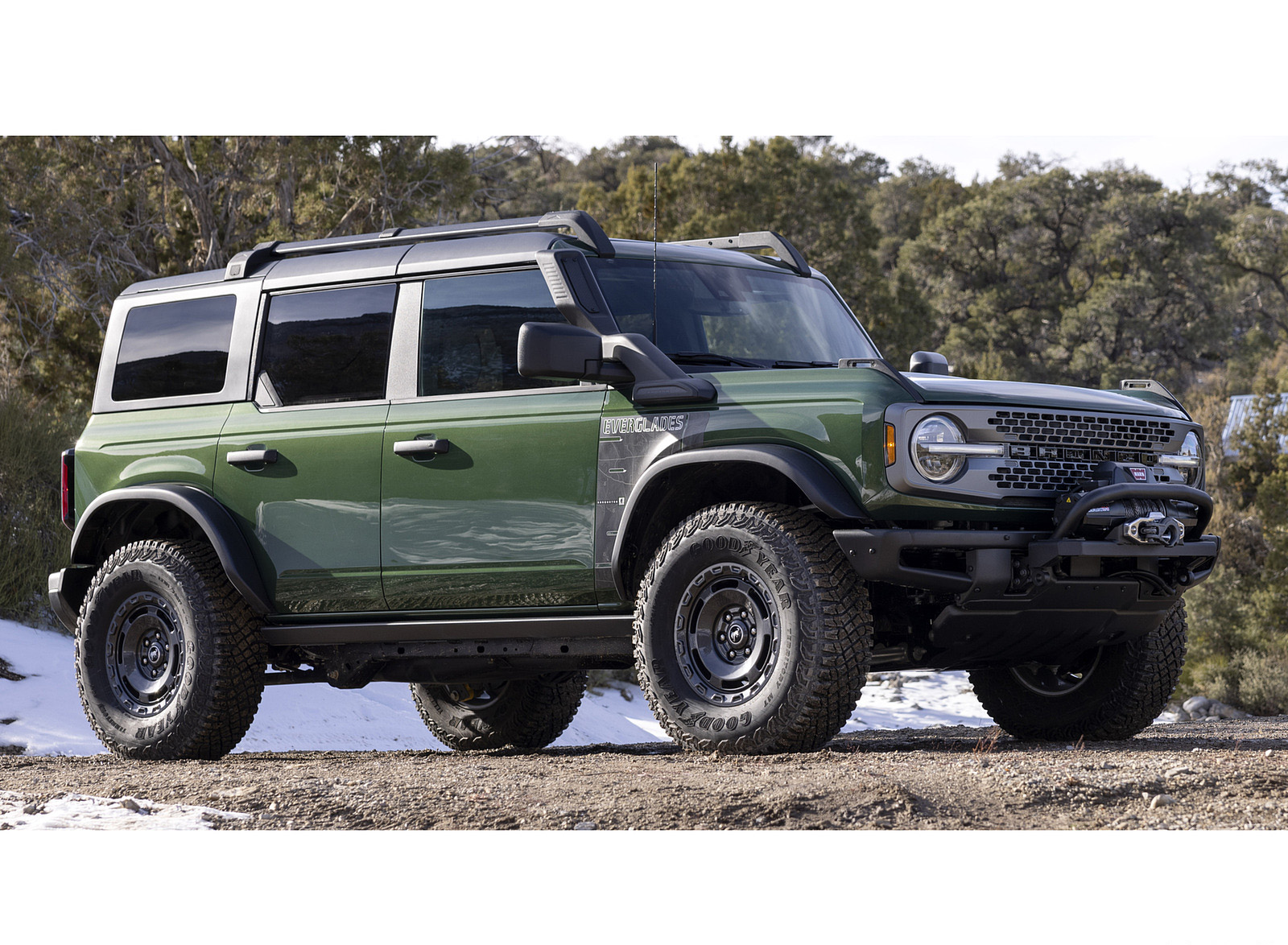 2022 Ford Bronco Everglades (Color: Eruption Green) Front Three-Quarter Wallpapers #38 of 46