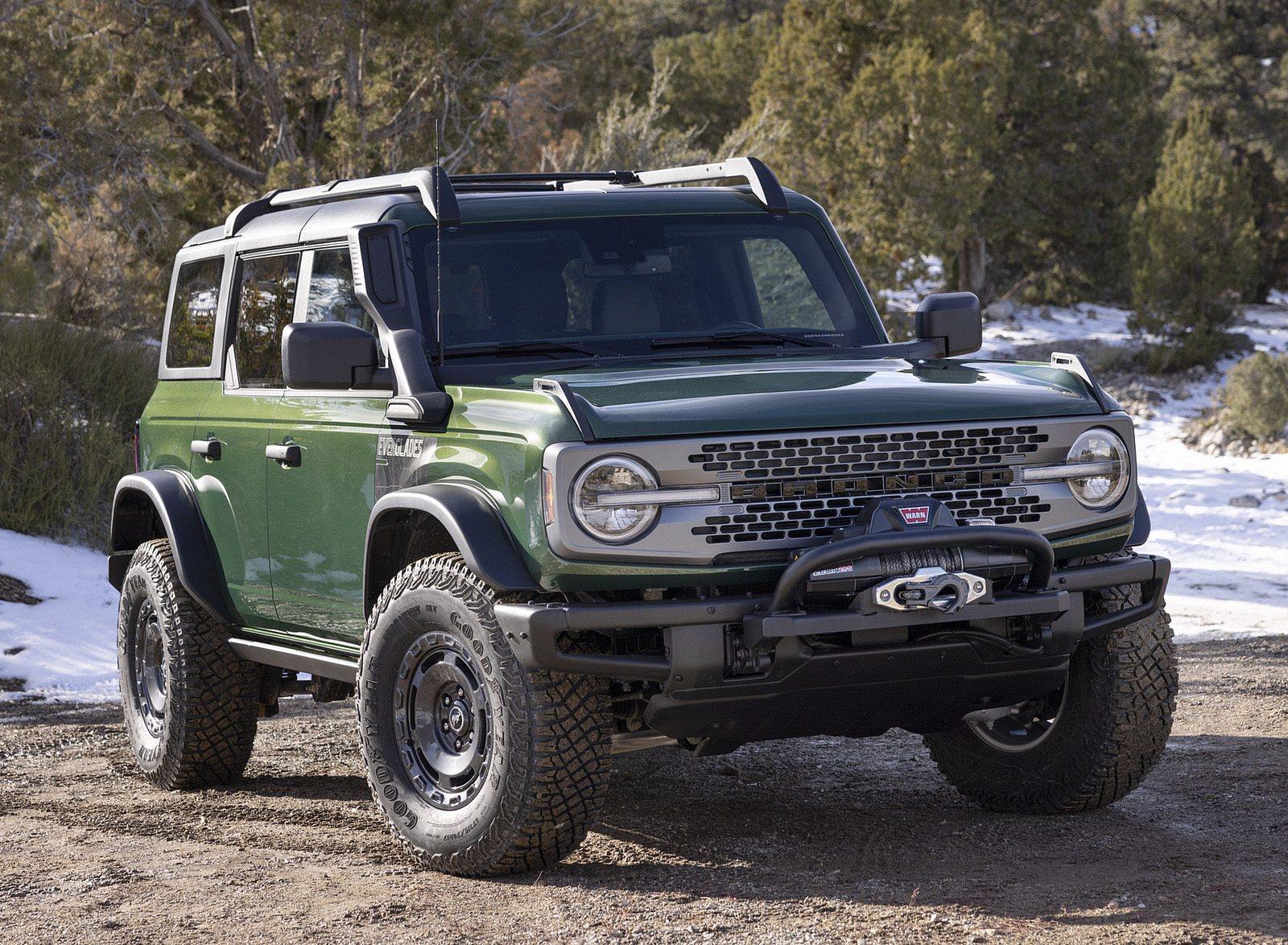 2022 Ford Bronco Everglades (Color: Eruption Green) Front Three-Quarter Wallpapers #36 of 46