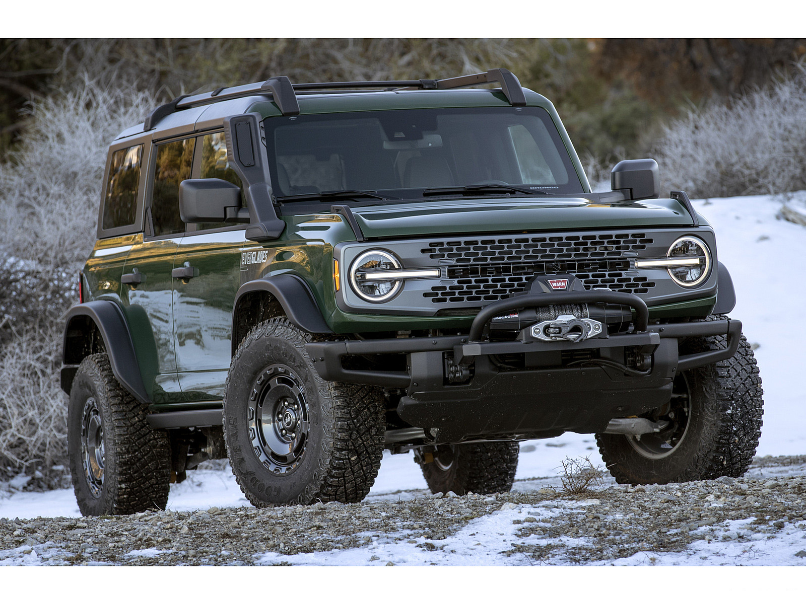 2022 Ford Bronco Everglades (Color: Eruption Green) Front Three-Quarter Wallpapers #39 of 46