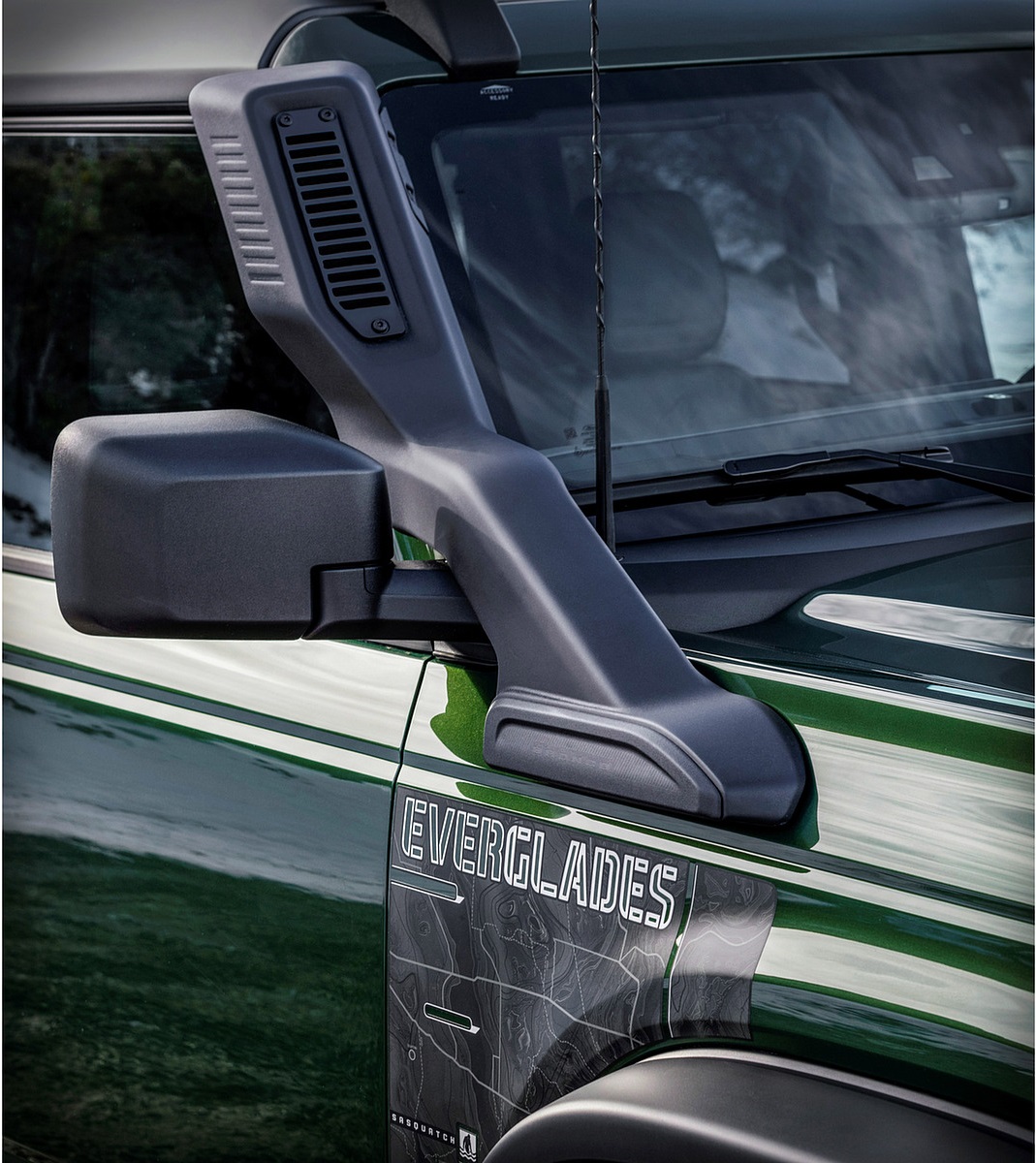 2022 Ford Bronco Everglades (Color: Eruption Green) Raised engine air intake Wallpapers #44 of 46