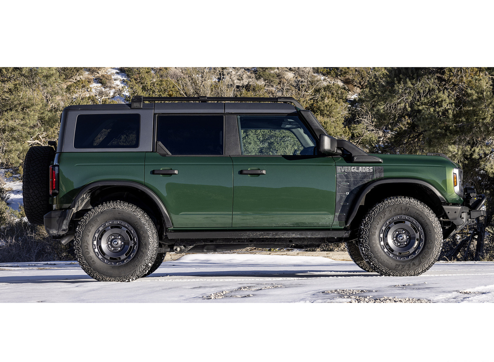 2022 Ford Bronco Everglades (Color: Eruption Green) Side Wallpapers #41 of 46