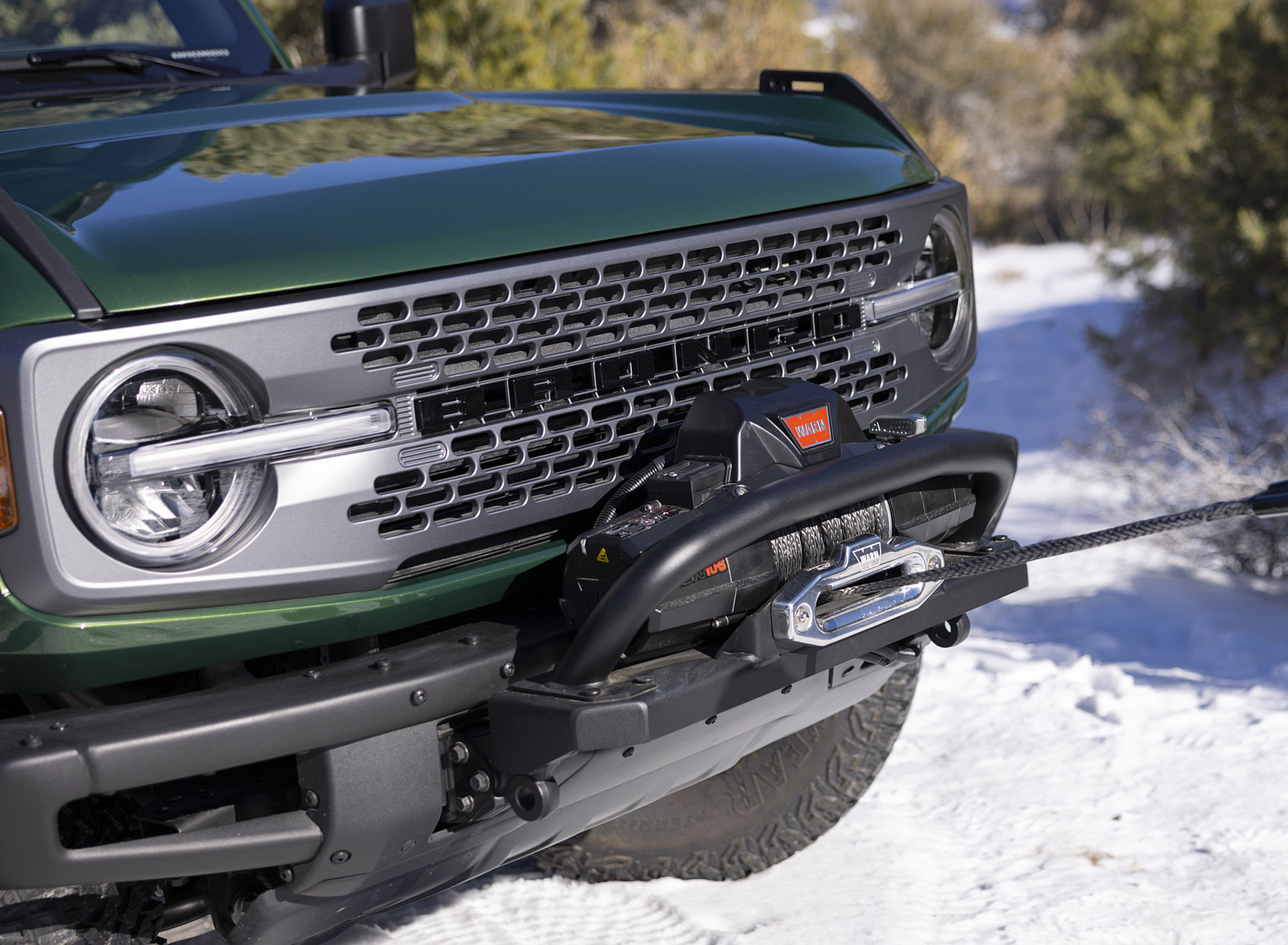 2022 Ford Bronco Everglades (Color: Eruption Green) Winch Wallpapers #42 of 46