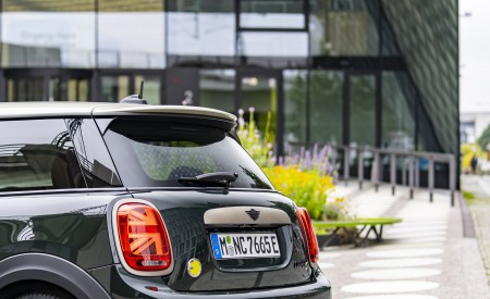 2022 Mini Cooper SE Resolute Edition Detail Wallpapers 450x275 (57)